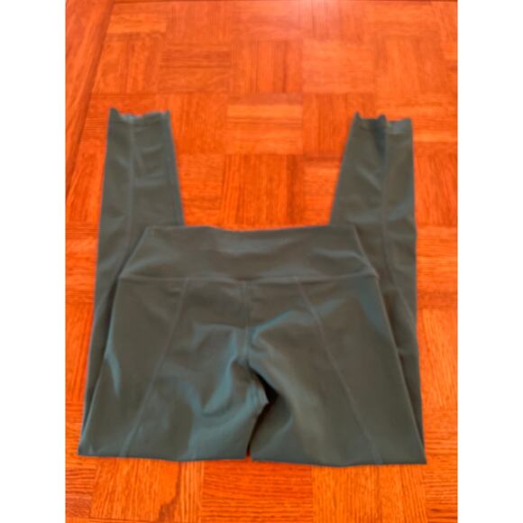 Peloton Emerald green scalloped ankle legging size small - Picture 6 of 7